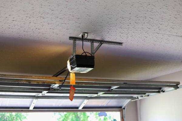 Reliable Garage Door Repair and Maintenance Services