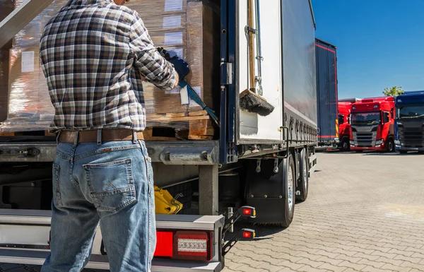 Find the Right Toronto Trucking Company for Your Business